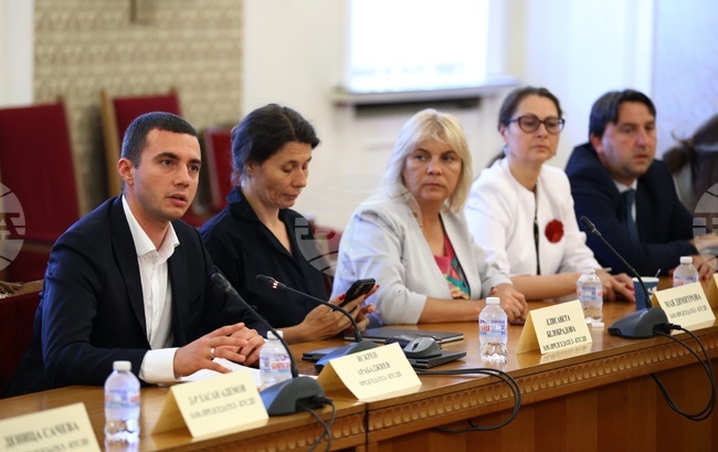 Парламент - Комисия по труда, социалната и демографската политика