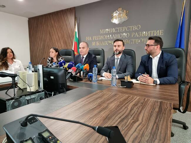 Не АПИ отмени обществените поръчки за текущ ремонт и поддържане на пътищата, а КЗК, каза Гроздан Караджов
