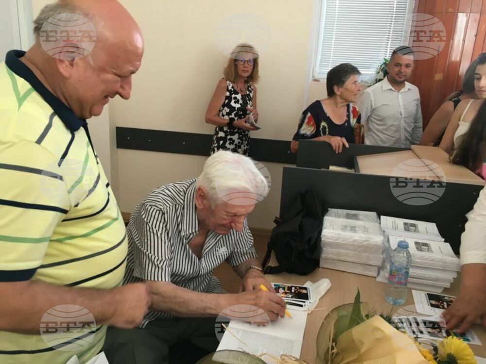 Своя книга за детското здравеопазване в Момчилград представи 94-годишният медик Георги Георгиев
