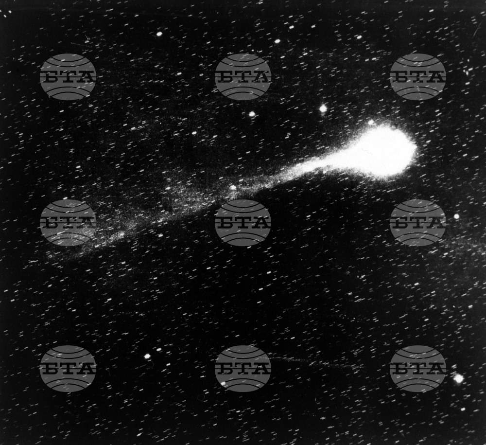 В бюлетините на БТА четем за „Първо в историята на човечеството пряко изследване на Халеевата комета“