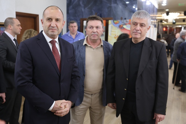 Изложбата “Пътеки на времето” на Владимир Пенев бе открита в галерия “Анел”