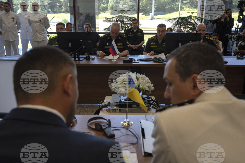 Министри от Турция и Украйна обсъдиха подготовката за износа на зърно от Украйна през Черно море
