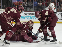 Blackhawks Coyotes Hockey