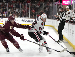Blackhawks Coyotes Hockey