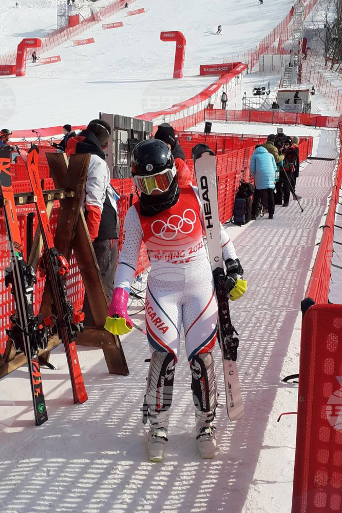 Вукадинова отпадна във втория манш на 
алпийския слалом на Олимпиадата в Пекин, Влъхова стана шампионка след отлично второ спускане

