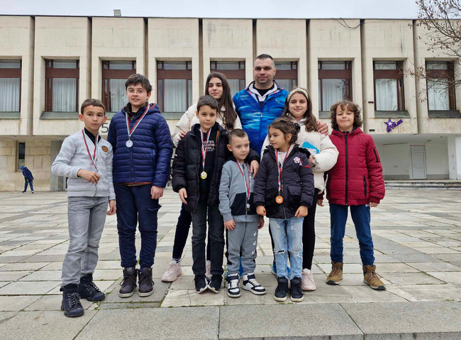 Община Сливен: Истински триумф за сливенските шахматисти на Детския турнир „Свобода“ в Раднево