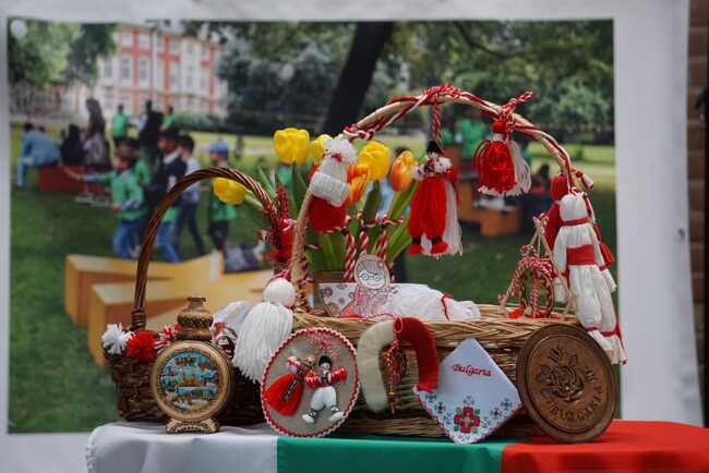 Тържество по случай Баба Марта, Трети март и Осми март организират на 9 март от училище „Ян Бибиян” в град Мюнстер