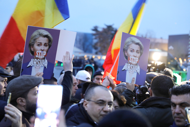 Румънски националисти искат от Урсула фон дер Лайен да започне процедура срещу Австрия заради ветото за Шенген
