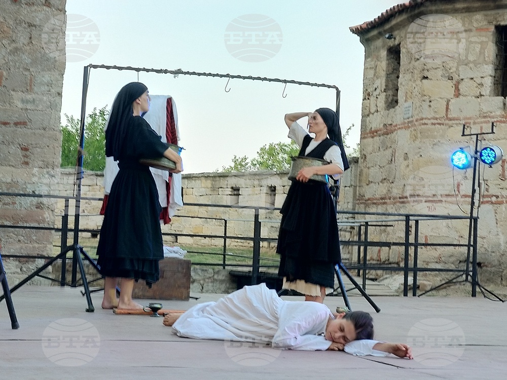 Пиесата “Зарови ме в небето” на сцената на крепостта „Баба Вида“