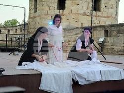 Пиесата “Зарови ме в небето” на сцената на крепостта „Баба Вида“