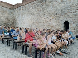 Пиесата “Зарови ме в небето” на сцената на крепостта „Баба Вида“