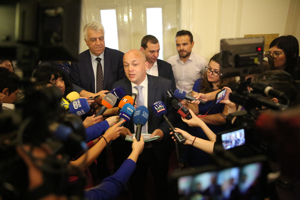 Александър Симов: “Възраждане“ подкрепи закупуването на  Ф-16 “Възраждане“ вече са част от евроатлантическата коалиция