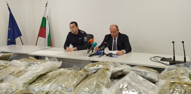 Апелативна прокуратура – Пловдив: Окръжна прокуратура – Хасково привлече като обвиняем и задържа турски гражданин за опит за контрабанда на 377 килограма марихуана за 6 044 480 лева