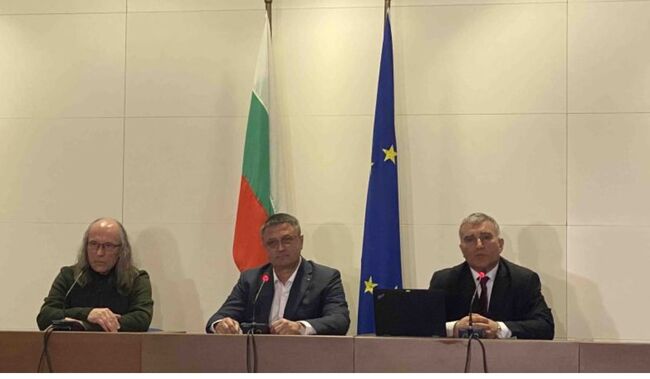 Възраждане: Украински политици призоваха управляващите ни да прекратят военната помощ за държавата им. В Украйна шества нацизъм, казаха те