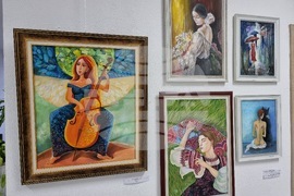 Ямбол - „Тя“ - изложба