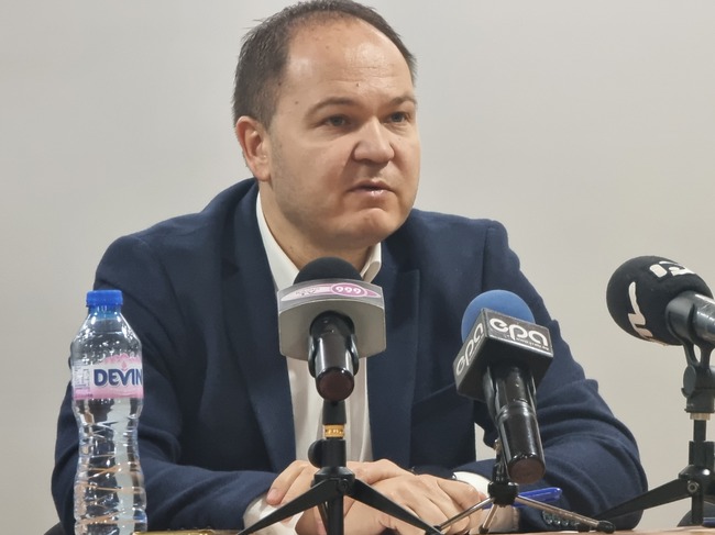 Некомпетентност е да се говори за настаняване на украински бежанци в мигрантския лагер в Елхово, каза депутатът от ГЕРБ Димитър Иванов