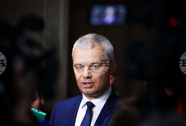 Категорично не одобряваме тази идея, заяви Костадин Костадинов за предложението Димитър Главчев да поеме МВнР