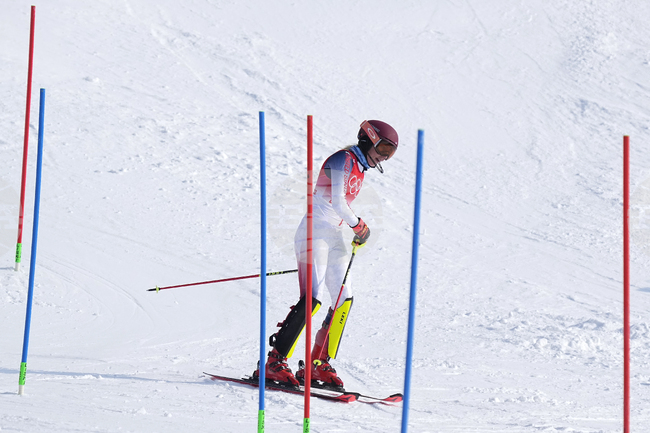 Ева Вукадинова е 49-а след две спускания в първия манш на алпийския слалом на Олимпиадата в Пекин, Шифрин отново отпадна рано