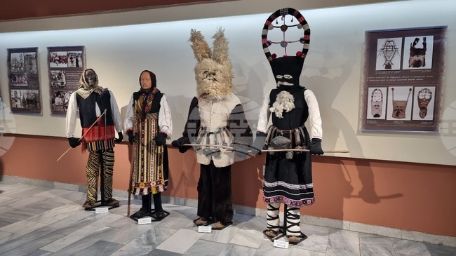 Добрич - изложба - кукери