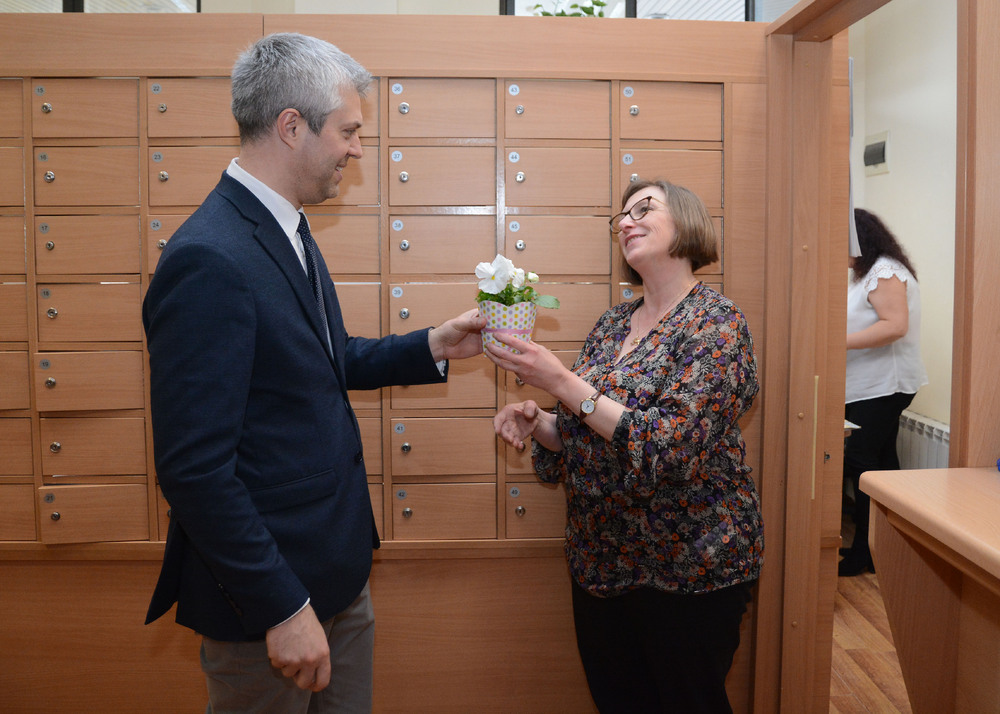 Община Варна: Кметът Благомир Коцев лично поздрави дамите в Общината за Международния ден на жената