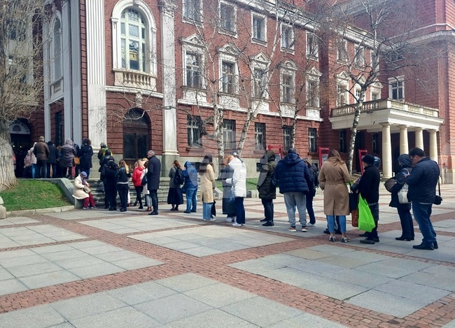 Народен театър - билети - опашка