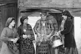 Магията на българките в народни носии