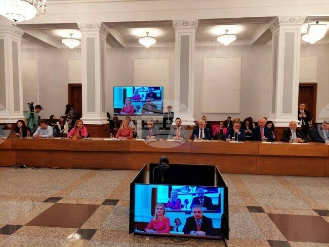 Министър Радев: Гарантирането на достъпна, сигурна и устойчива енергия за всички потребители е основна цел в нашата работа
