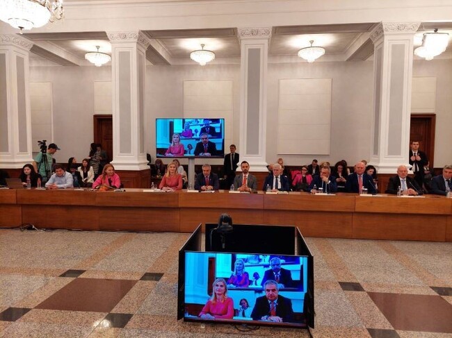 Министър Радев: Гарантирането на достъпна, сигурна и устойчива енергия за всички потребители е основна цел в нашата работа 