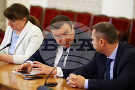 Парламент - Комисия по бюджет и финанси