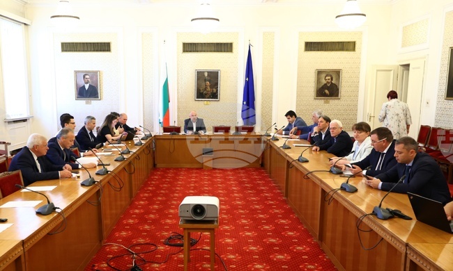 Парламент - Комисия по бюджет и финанси