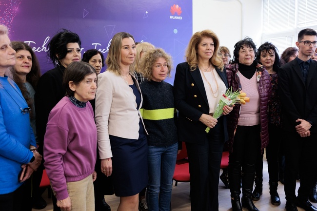 Началото на обучителния курс “Women in Tech - Жените в технологиите“ беше поставено във Висшето училище по телекомуникации и пощи