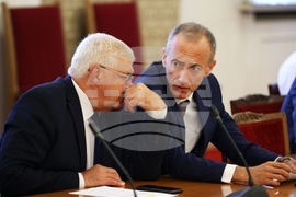 Парламент - Комисия по бюджет и финанси