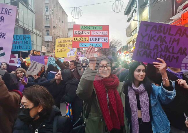 Стачка срещу нарушенията на правата на жените се планира за днес в много градове в Турция