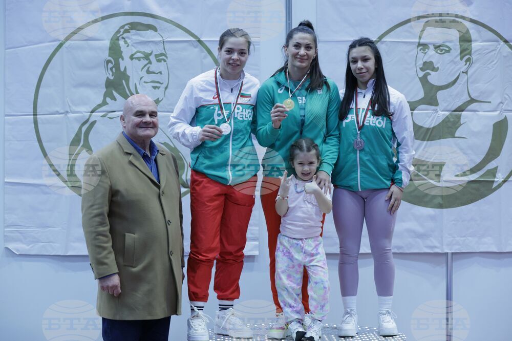 "Дан Колов - Никола Петров“ - борба - Евелина Николова - златен медал