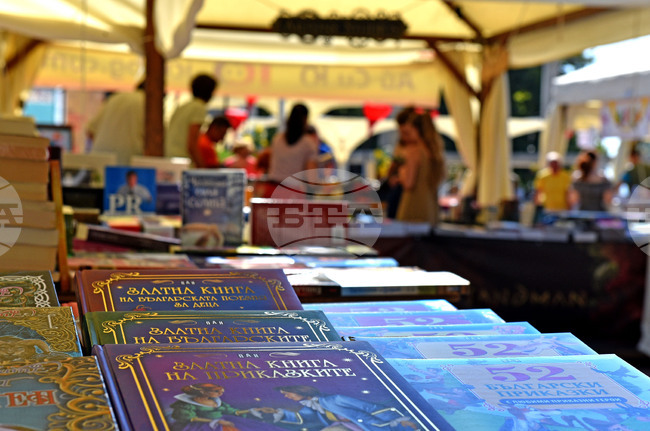 Във Варна днес ще бъде открито първото издание на зимна „Алея на книгата”