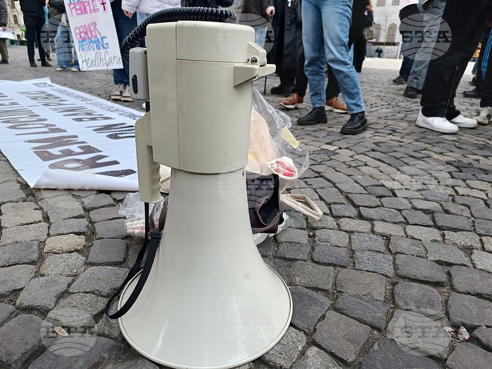 "Режете от корупцията, а не от образованието", призовават студенти на протест в Букурещ