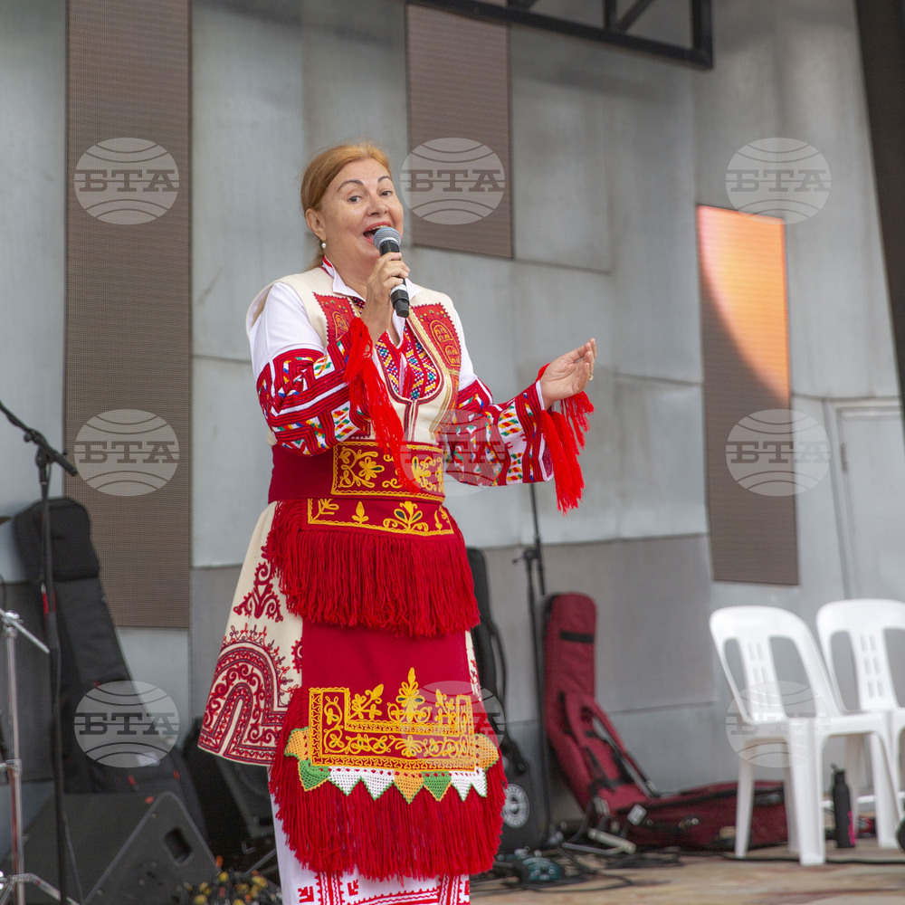 Българката Валя Гянинска от Австралия е пяла на една сцена с Горан Брегович