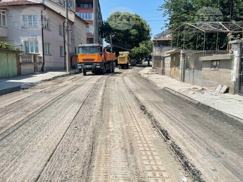 Преасфалтиране на улици в Ямбол се бави заради пропаднал участък