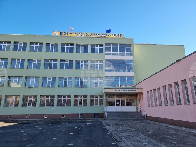 Общо 12 кандидати са допуснати до конкурс за директори на осем училища в област Ямбол