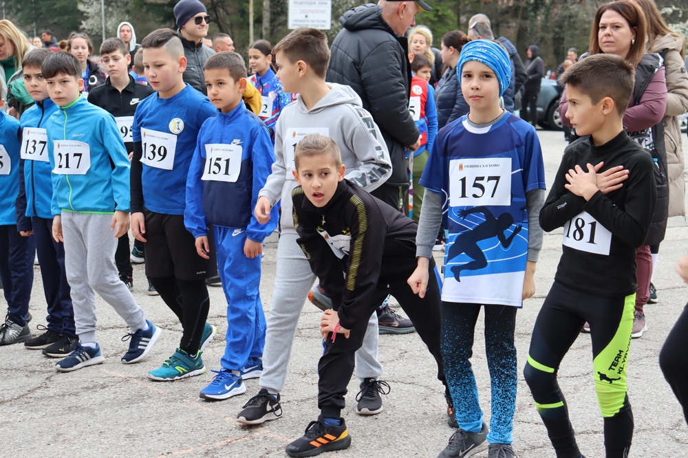 Община Хасково: Заместник-кметът на Община Хасково Мария Вълчева награди победителите в традиционния състезателен крос „Клокотница“