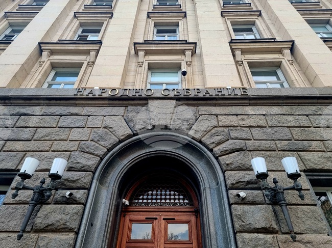 Съветът за съвместно управление се е обединил да не се режат заплати в публичния сектор и социални плащания, както и да не се вдигат данъците