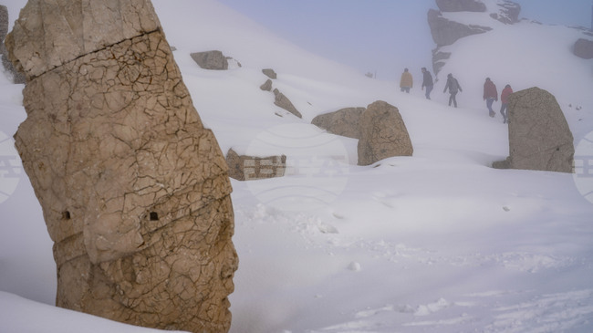 Студено време и снеговалежи в Турция днес; овчар загина при лавина в североизточния окръг Гиресун 