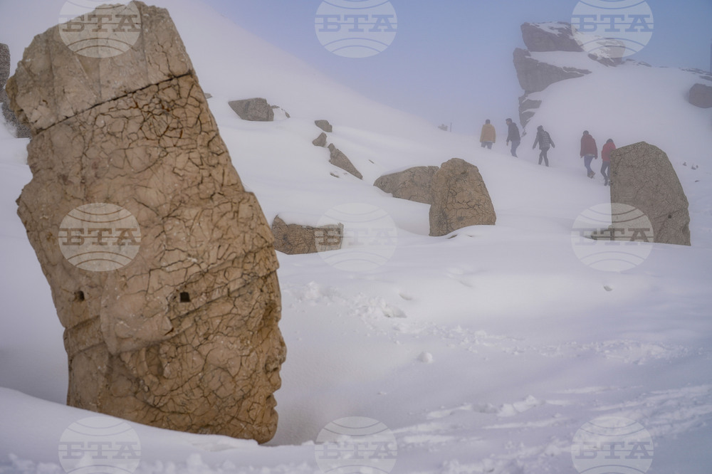 Студено време и снеговалежи в Турция днес; овчар загина при лавина в североизточния окръг Гиресун 