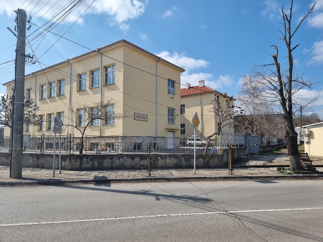 Момче на 17 години е пострадало, след като е било блъснато от лек автомобил в Цар Калоян