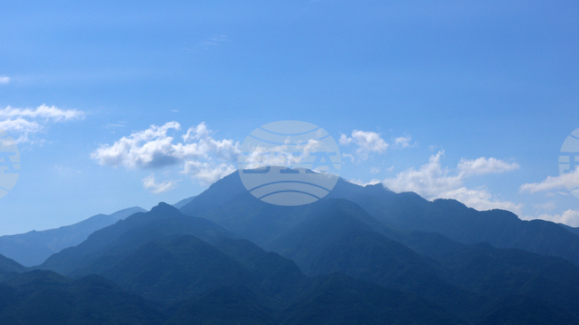 Спасителни екипи издирват от три дни 74-годишен турист в планината Велухи, Централна Гърция