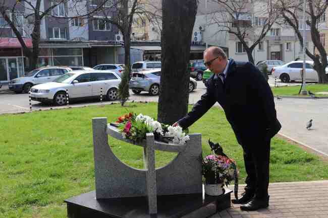 Областна администрация Русе: В Русе отбелязаха 81-ата годишнина от спасяването на българските евреи