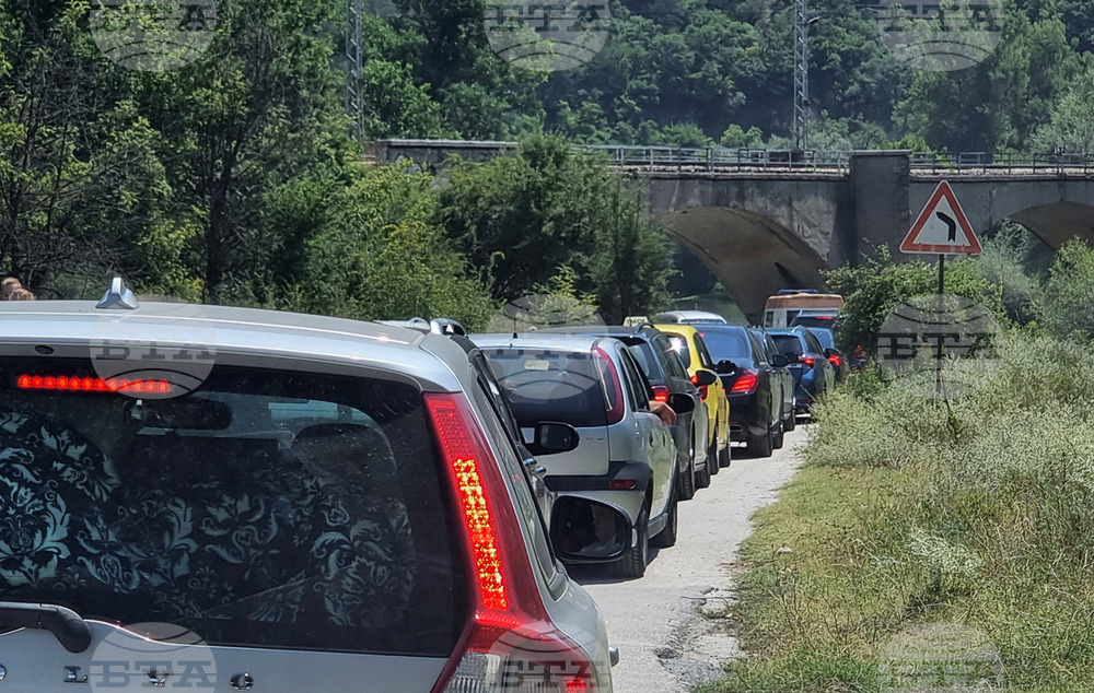 Възстановено е движението в тунел "Железница" на магистрала "Струма"