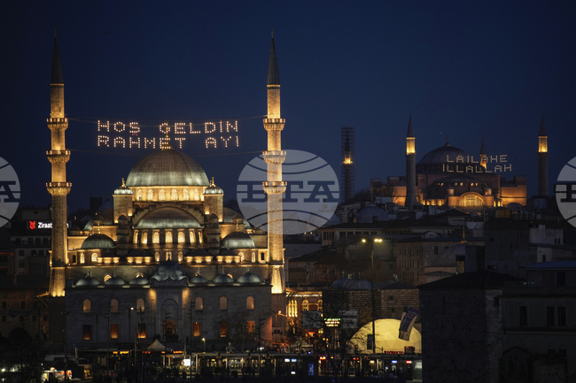 Как песен с религиозно послание успя да възроди дебата относно мястото на религията в обществения живот на Турция?