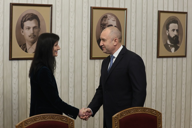 Публичната комуникация между партиите сякаш съживи призрака на предсрочните парламентарни избори, каза президентът Румен Радев на консултациите с ГЕРБ-СДС