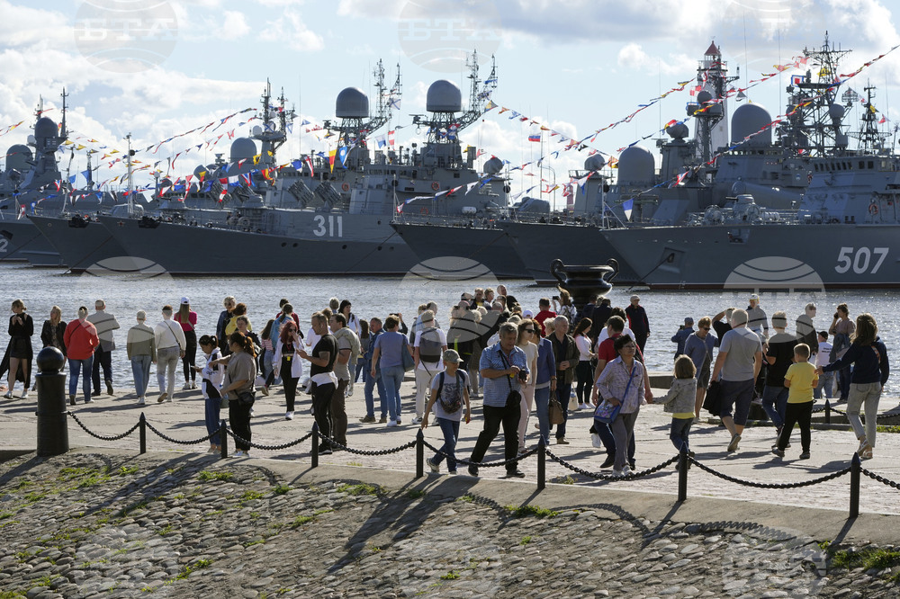 40 плавателни съда и 3,5 хиляди военни ще участват в традиционния морски парад в Санкт Петербург